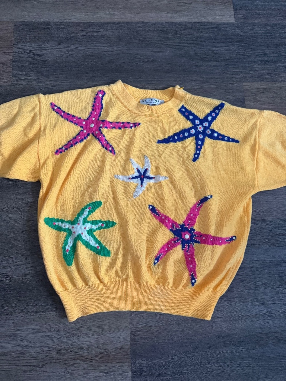 ST. JOHN Separates Yellow Starfish Short Sleeve Knit Sweater Sz M USA Pink Blue